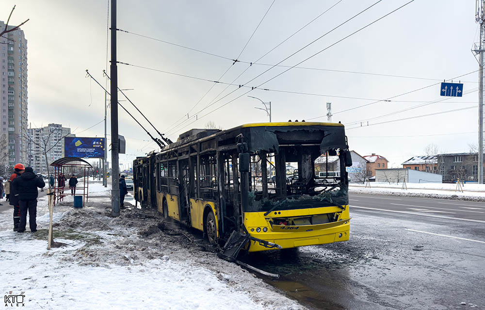 Згорілий тролейбус