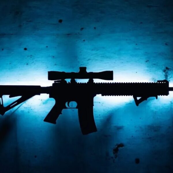 RGB-світильник у формі зброї: поєднання дизайну та технологій