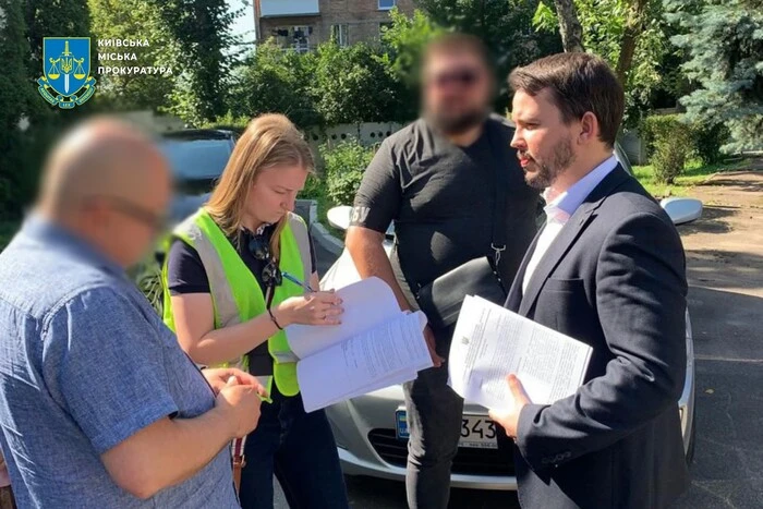 Колишнього чиновника Шевченківської РДА підозрюють у переплаті 1,8 мільйона гривень за ремонт житла