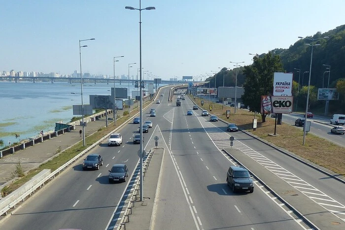 Рух транспорту на Набережному шосе тимчасово обмежено (схема)