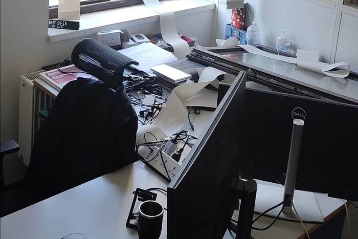 Офіс «Української правди» постраждав після штурму в Києві (фото)