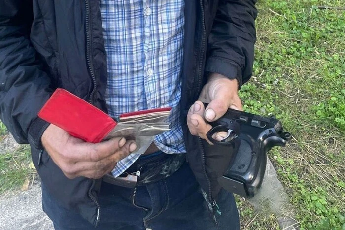 Киянин пограбував знайомого на сотні тисяч гривень, викравши цінну колекцію монет