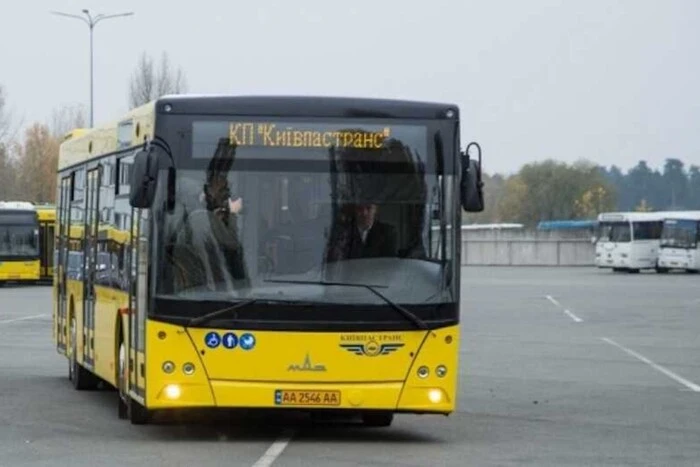 Наслідки нічного нападу: як працює громадський транспорт у Києві