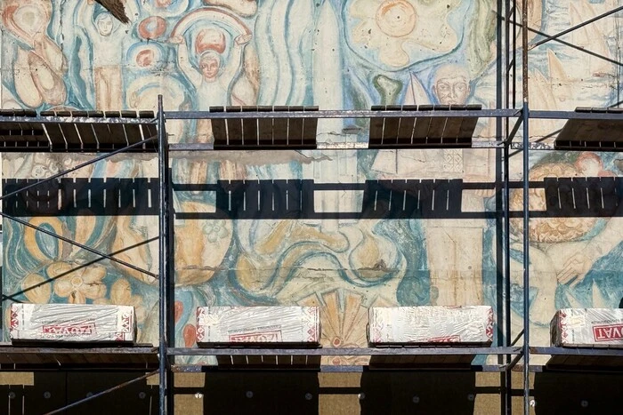 Скарб, захований під вагонкою: мистецтвознавець закликає врятувати унікальний розпис на Оболоні