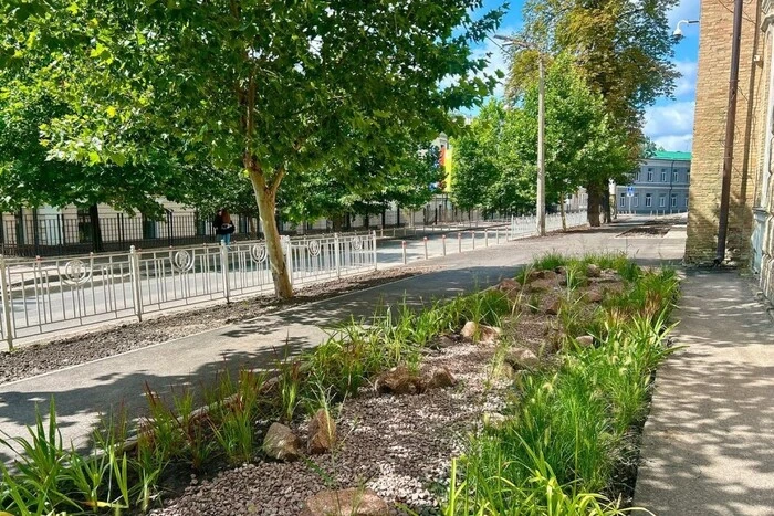У Києві впорядкували території біля Лаври та Мистецького арсеналу: що змінилося?