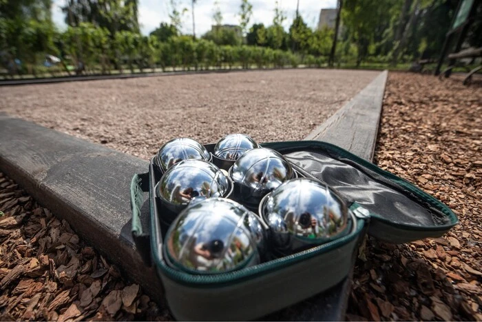 Петанк у Києві: де пограти в улюблену французьку гру