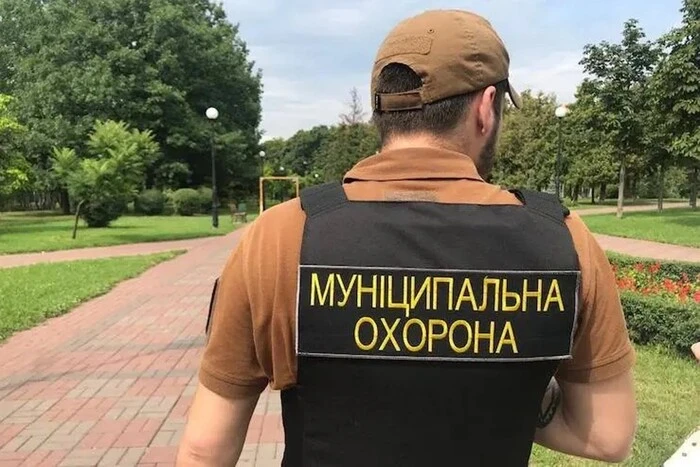 Муніципальна охорона Києва врятувала чоловіка, який бив жінок, від натовпу