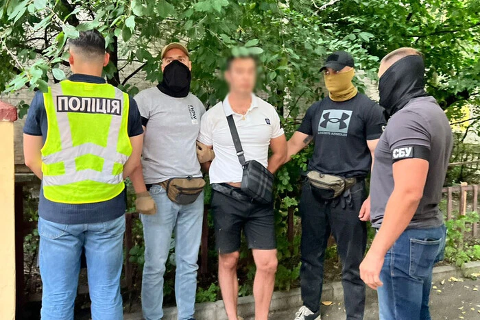 До Молдови за 18 000 доларів. Поліція розкрила схему переправлення ухиляльників від сплати податків за кордон