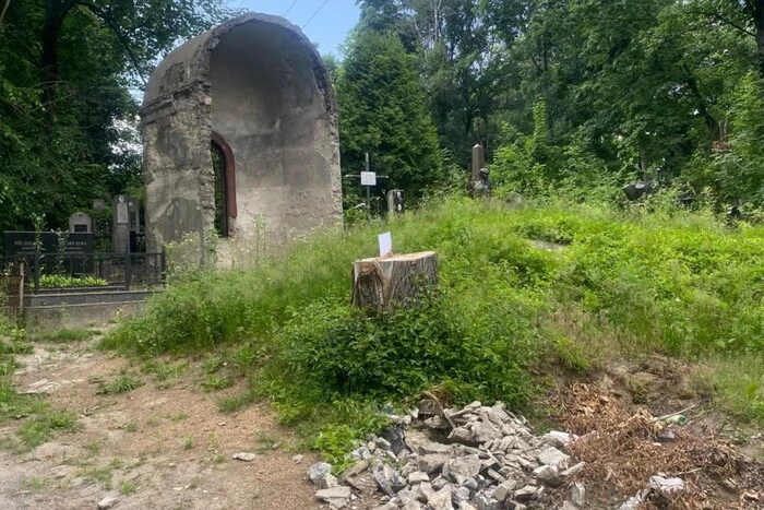 Парафія Святого Миколая реагує на чутки про «знищені» поховання на Байковому кладовищі