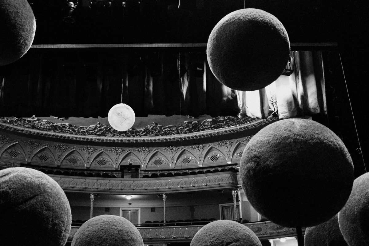 У Києві відкрилася персональна фотовиставка «Майстерня ремонту квітів» Андрія Касянчука2