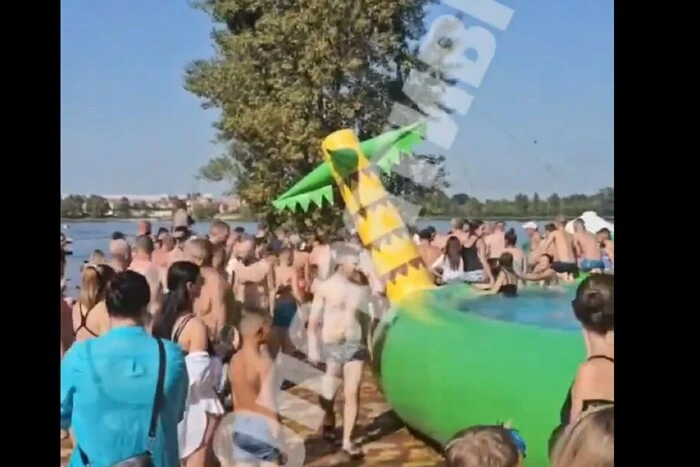 На міському пляжі обвалилася надувна гірка, внаслідок чого загинули діти