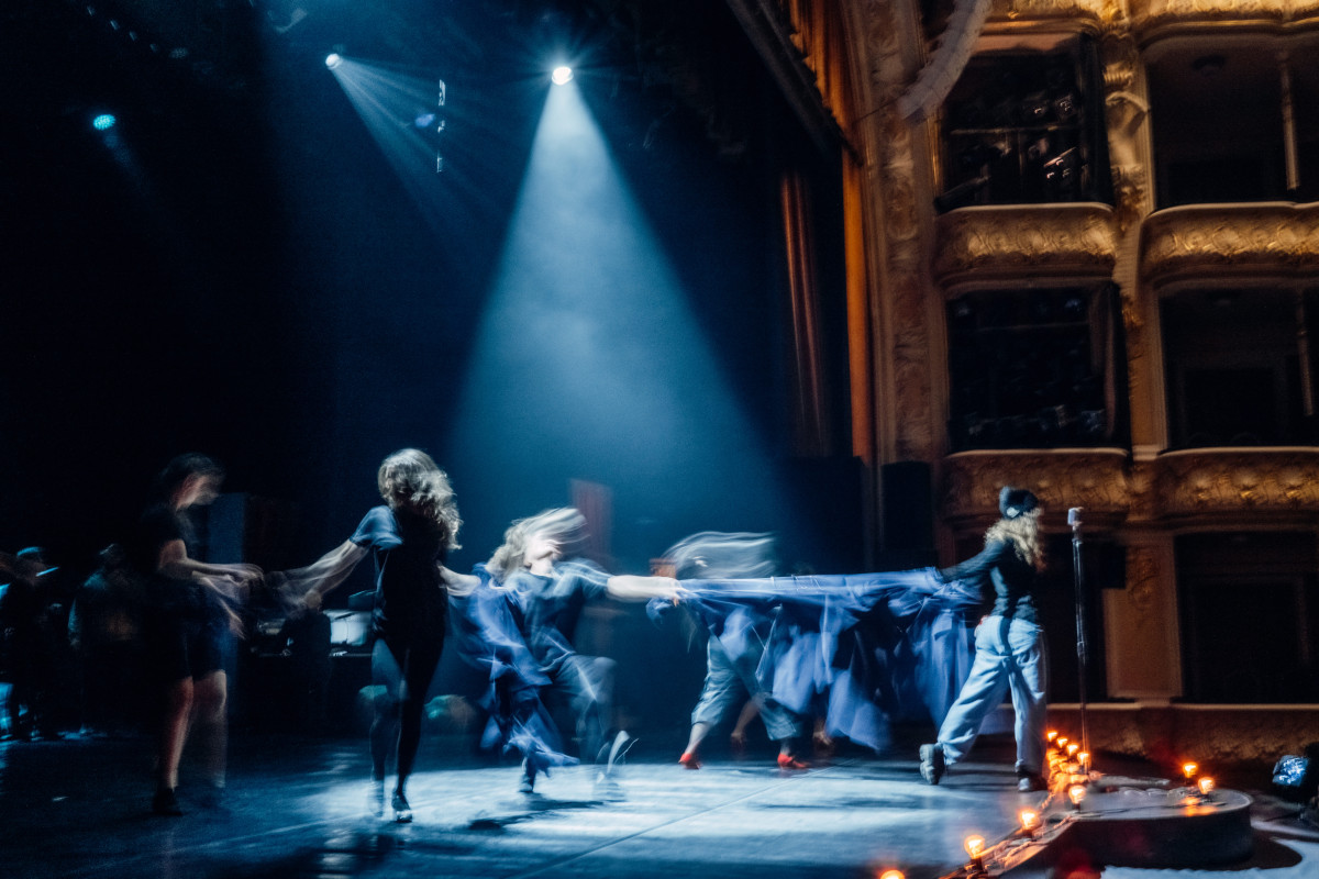 У Києві відкрилася персональна фотовиставка «Майстерня ремонту квітів» Андрія Касянчука0