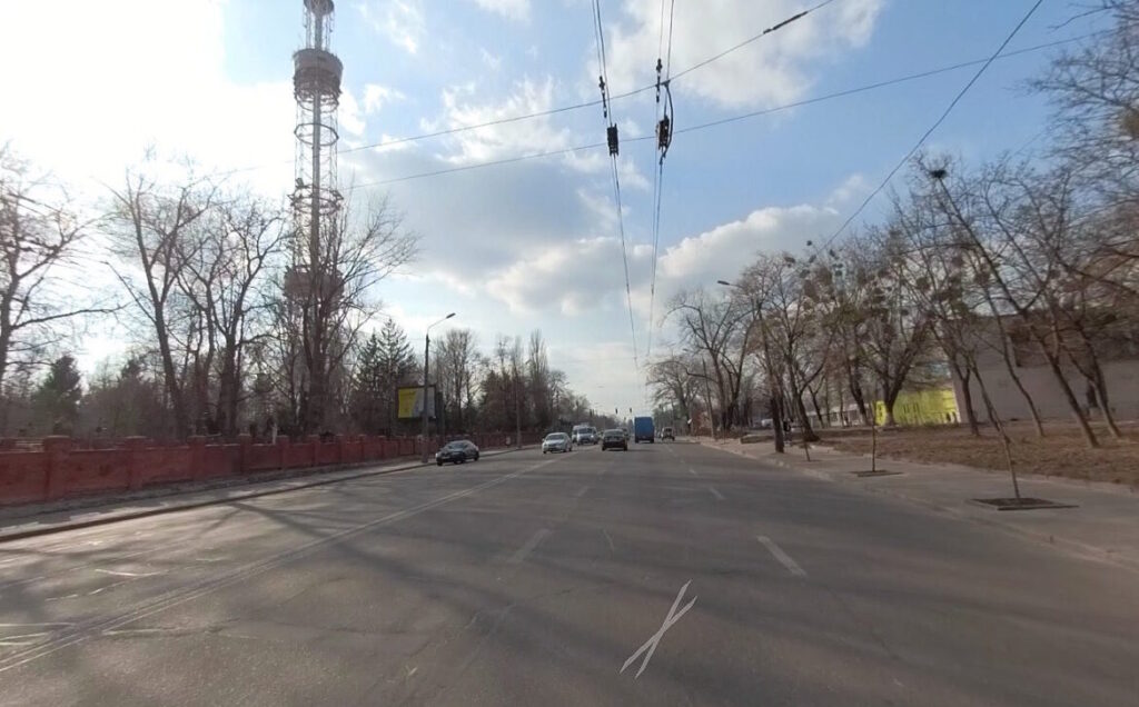 Шукайте об’їзд: жваву вулицю в Шевченківському районі ремонтуватимуть ще довго