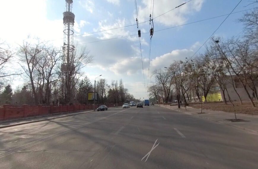 Шукайте об’їзд: жваву вулицю в Шевченківському районі ремонтуватимуть ще довго