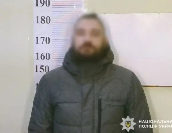 У Києві пасажир з ножем атакував водія трамваю: злочинцю висунуто обвинувачення.