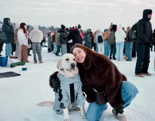 Німецький фотограф зафіксував зимові забави на крижаному Київському морі (знімки)