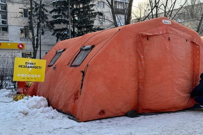 У київській Русанівці відкрито пересувний пункт стійкості.