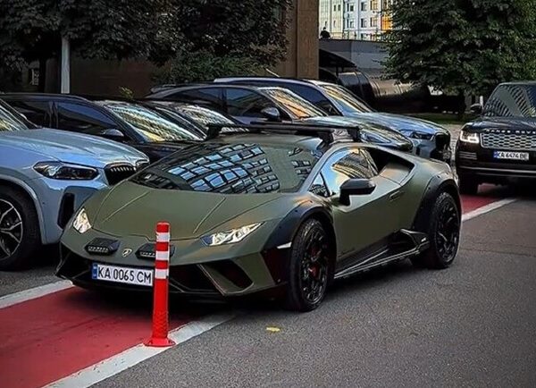 В Киеве засняли эксклюзивный вездеходный суперкар Lamborghini Huracan Sterrato – Киев Vgorode.ua