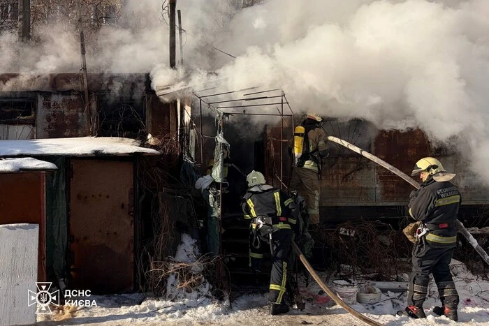 В Оболонському районі столиці сталася пожежа у будівельному вагончику