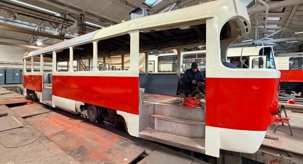 У Дарницькому депо електротранспорту з початку року триває велике оновлення п’ятого трамваю.