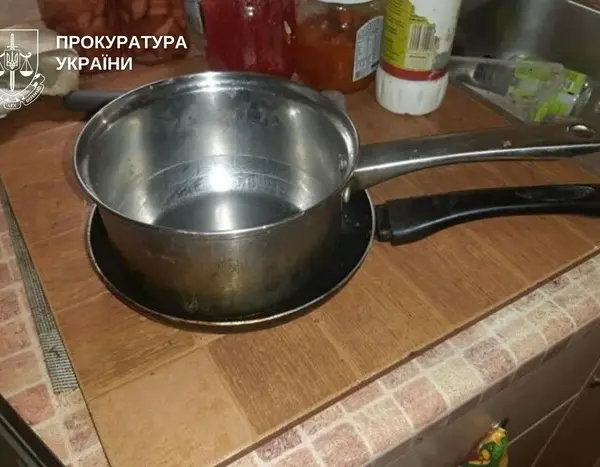 Росіянин вбив 85-річну мешканку Києва ударом металевим черпаком у ході суперечки щодо боргу.