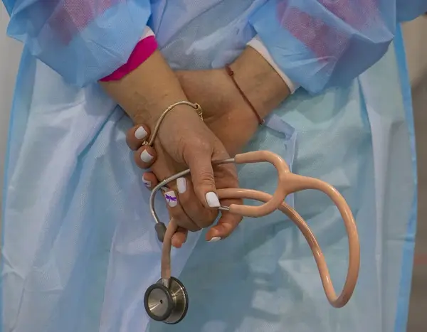 Київ: різкий підйом захворюваності на грип та гострі респіраторні інфекції, згідно з моніторинговими даними.