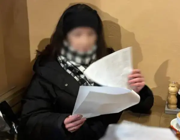 У Києві схопили білоруську шпигунку КДБ, що видавала себе за журналістку.