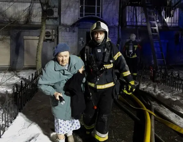 Займання вночі на Діловій: дитину та трьох людей визволено з полум’я, є постраждалі в лікарні