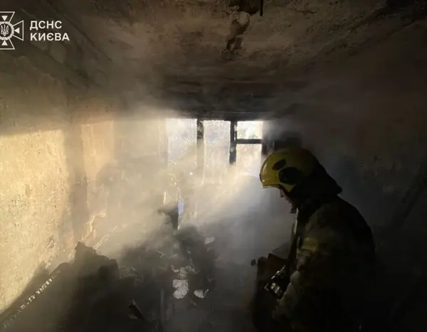 Загоряння у багатоповерхівці на Солом’янці: евакуйовано чотирьох мешканців.