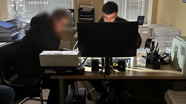 Перевитрата на тендерах з електропостачання шкіл і садків: посадовиці Деснянської РА повідомлено…