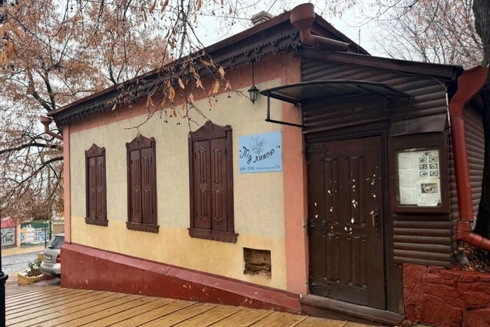 На Андріївському узвозі будівельники розбирають найстарішу садибу (фото)