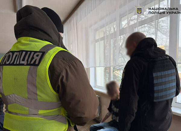 В Киеве школьник ранил ножом преподавательницу: детали происшествия в школе №233 – Киев Vgorode.ua