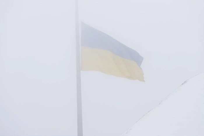 У Києві приспущено головний прапор України: причина