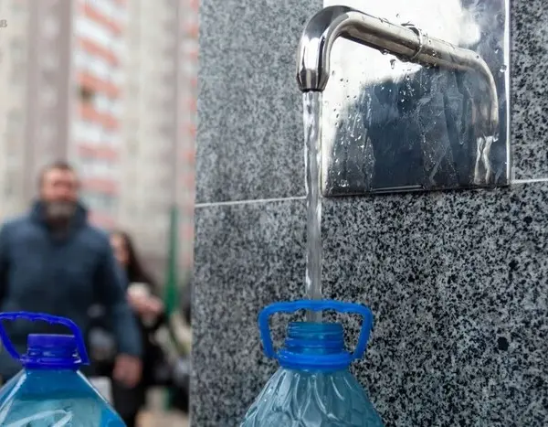 Київ, лівобережжя: де набрати води з генератором після атак.