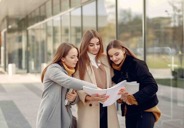 Абитуриентам в этом году предлагают поступить на нулевой курс. 