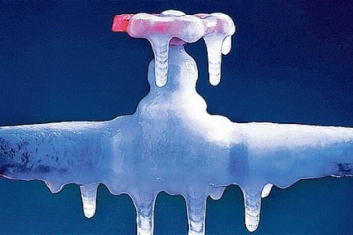 Що робити, якщо замерзають труби: чотири ознаки небезпеки 