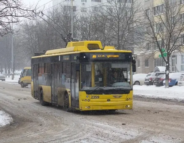 Електротранспорт на лівобережжі Києва 12 січня замінять автобуси (карта)