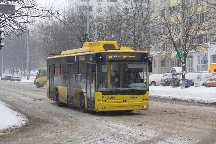 Рух електротранспорту на лівому березі Києва 12 січня дублюють автобуси (схема)