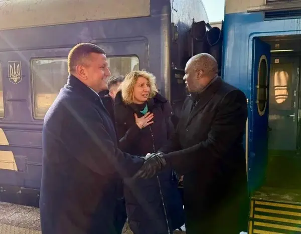 Головком ЗСУ прийняв високого відвідувача на вокзалі в Києві.