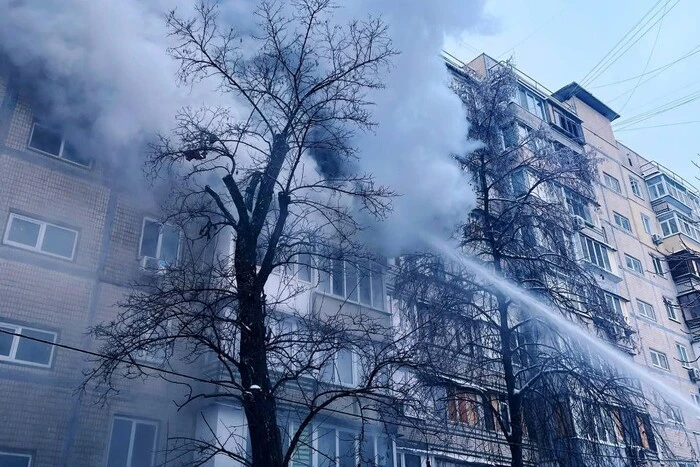 Масштабна пожежа у Києві: двоє людей загинули (фото)