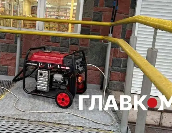Три роки з електрикою, десять – у темряві: в Києві тривають суворі аварійні вимкнення.