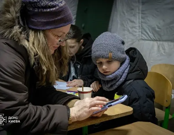 Кабмін радить школам Києва збільшити термін зимових вакацій через скрутну енергетичну ситуацію.