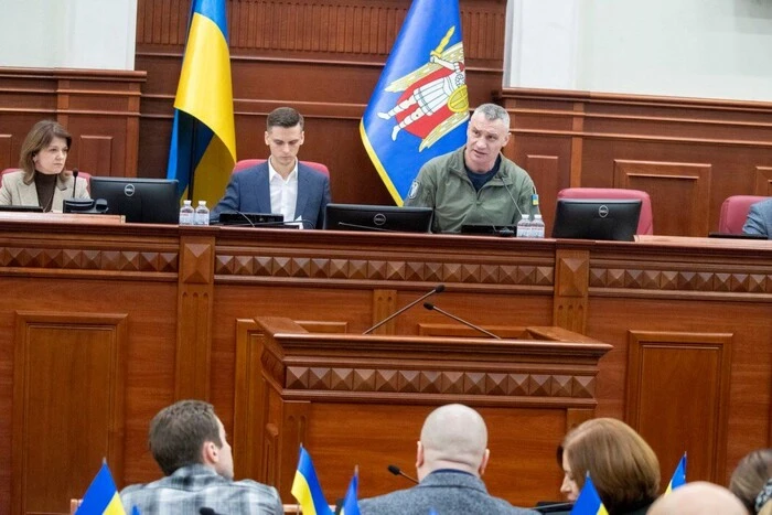 У Києві без опалення 300 багатоповерхівок, діють екстрені відключення світла – Кличко