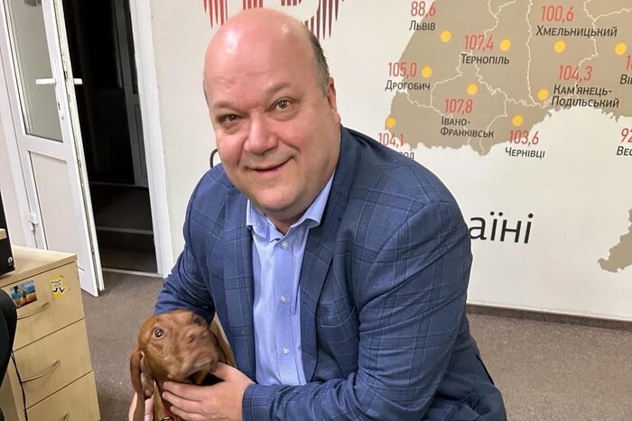 «Матюків рідною мовою стає більше». Експосол Чалий розповів, як виживає під час блекаутів