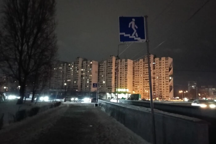 Киянка розповіла, як на Позняках мешканці разом із комунальниками рятували будинок від морозів