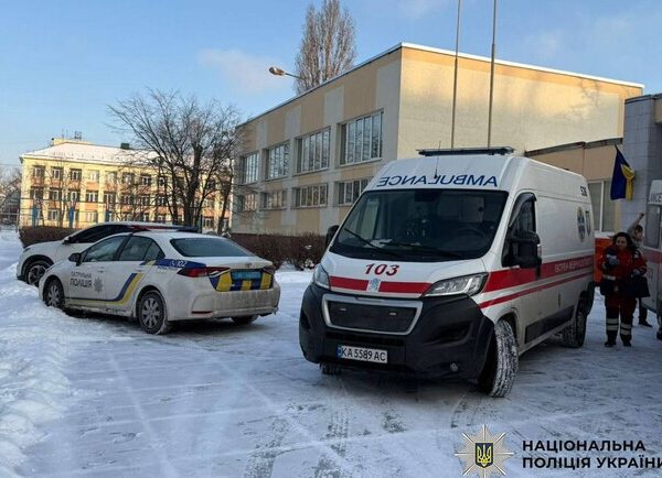 В столице ученик с ножом атаковал преподавательницу и ровесника: детали инцидента – Киев Vgorode.ua