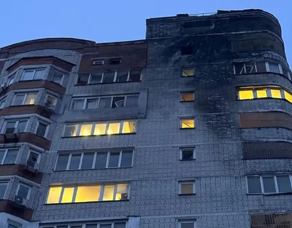 Удар дрона по багатоповерхівці в Солом’янці: поліція зафіксувала руйнування