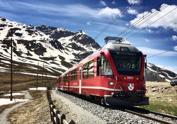 Безкоштовні поїздки від "Укрзалізниці": як українцям скористатися програмою УЗ 3000. 