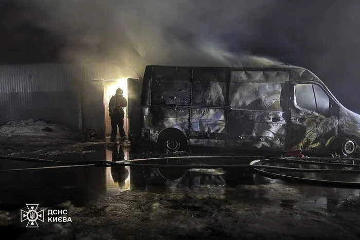 На Дарниці: пожежники понад годину приборкували вогонь на складі&hellip;