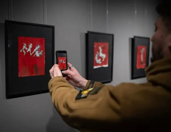 Воїнське мистецтво: у столиці презентовано виставку “Проєкт 24.02.2022” (фотозвіт)